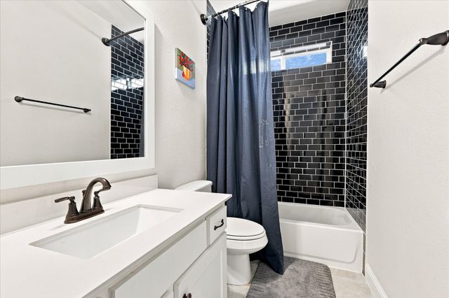1104 Stallion Lane, Justin, TX 76247