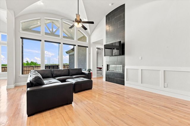 1104 Stallion Lane, Justin, TX 76247