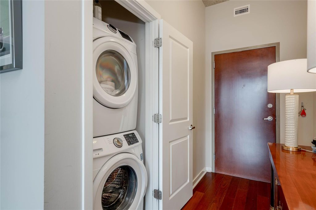 360 Nueces ST 1517, Austin, TX 78701