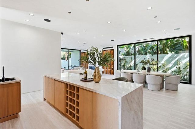 843 N Vista Street, Los Angeles, CA 90046
