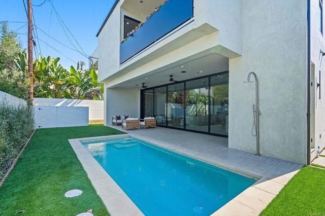 843 N Vista Street, Los Angeles, CA 90046