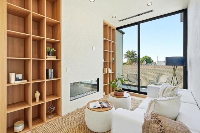 843 N Vista Street, Los Angeles, CA 90046