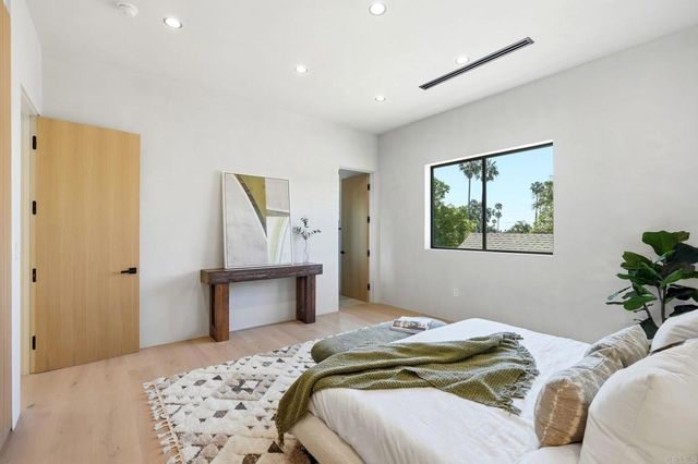 843 N Vista Street, Los Angeles, CA 90046