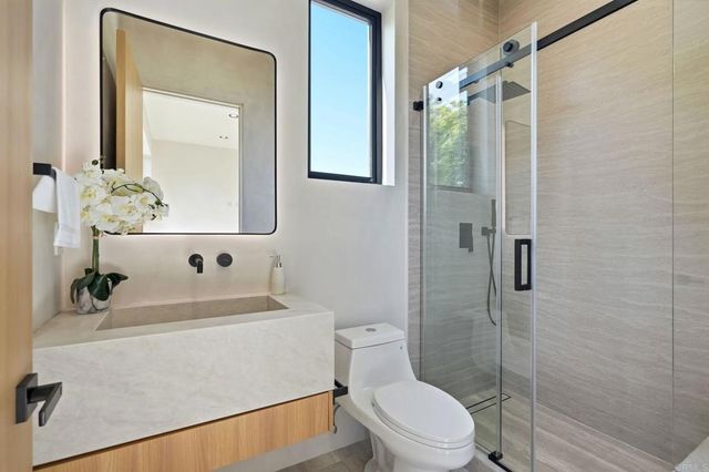 843 N Vista Street, Los Angeles, CA 90046