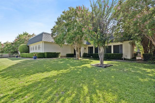 6 Crosslands Road, Benbrook, TX 76132