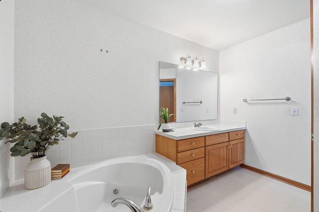 6475 Leisure Creek Se 226, Gaines Twp, MI 49316