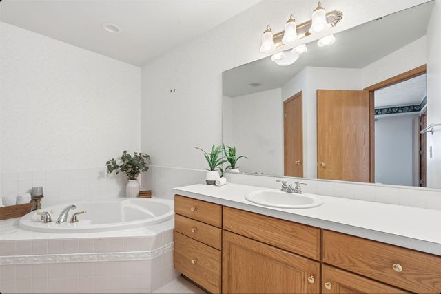 6475 Leisure Creek Se 226, Gaines Twp, MI 49316