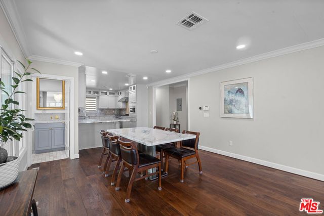 1043 S Victoria Avenue, Los Angeles, CA 90019