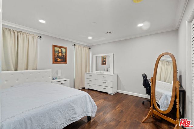 1043 S Victoria Avenue, Los Angeles, CA 90019