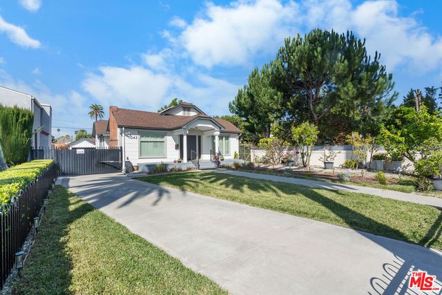 1043 S Victoria Avenue, Los Angeles, CA 90019