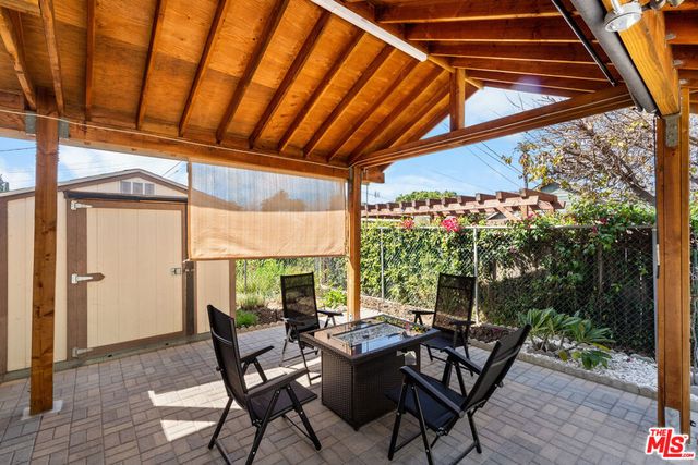 1043 S Victoria Avenue, Los Angeles, CA 90019