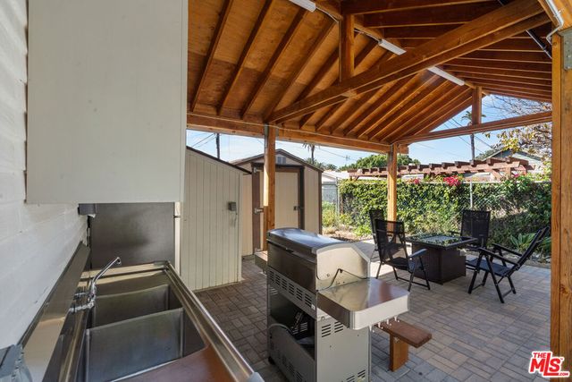 1043 S Victoria Avenue, Los Angeles, CA 90019