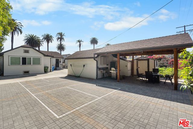 1043 S Victoria Avenue, Los Angeles, CA 90019