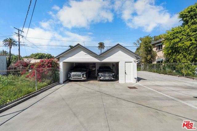 1043 S Victoria Avenue, Los Angeles, CA 90019