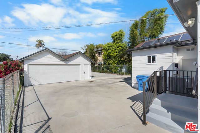1043 S Victoria Avenue, Los Angeles, CA 90019