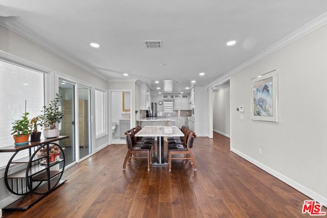 1043 S Victoria Avenue, Los Angeles, CA 90019