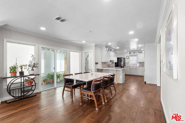 1043 S Victoria Avenue, Los Angeles, CA 90019