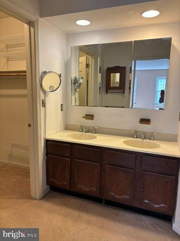 7 S GREENFIELD, West Windsor, NJ 08550