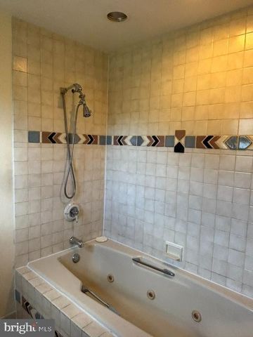 7 S GREENFIELD, West Windsor, NJ 08550