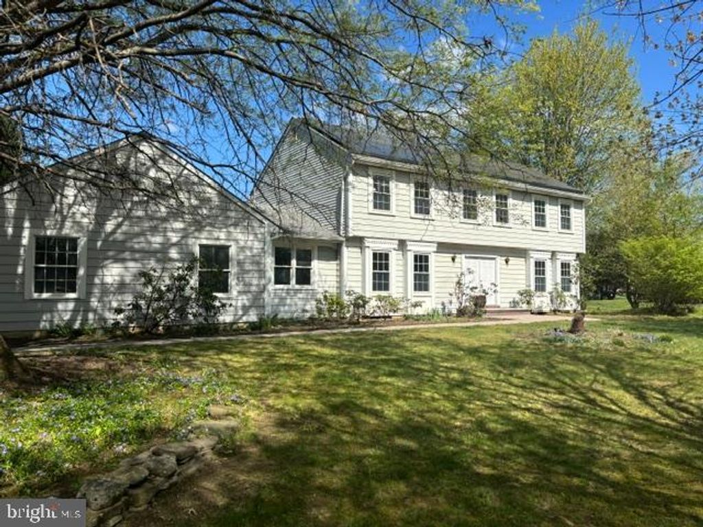 7 S GREENFIELD, West Windsor, NJ 08550