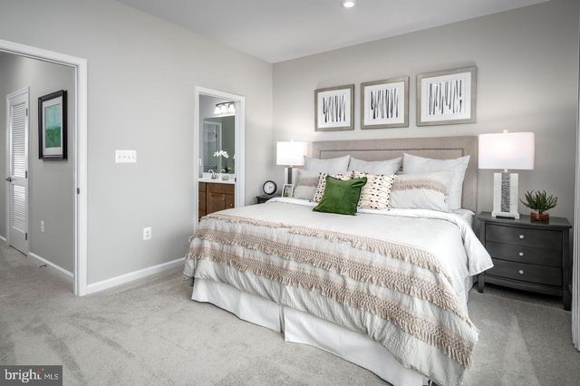 4927 DUNHAVEN DR, Fredericksburg, VA 22408