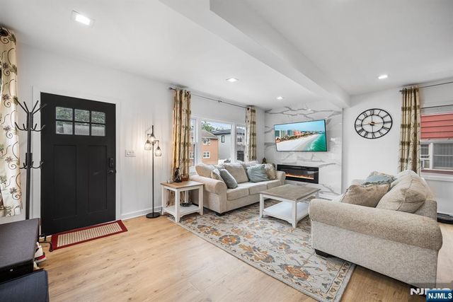 725 4th Street, Secaucus, NJ 07094