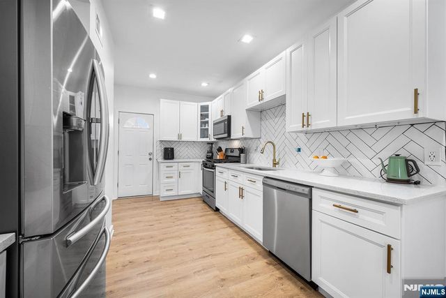 725 4th Street, Secaucus, NJ 07094