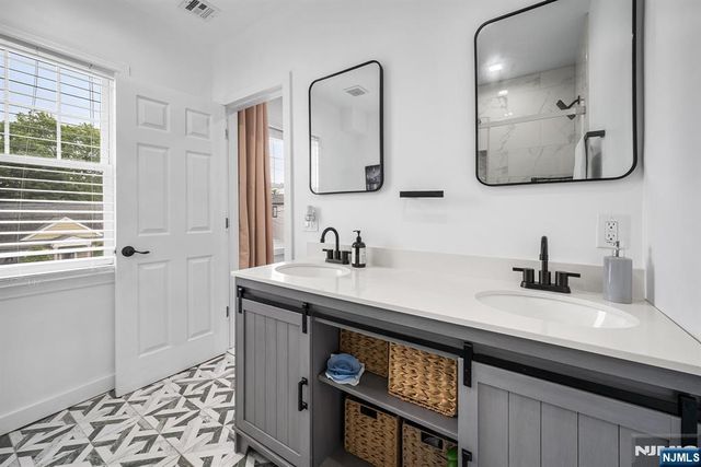 725 4th Street, Secaucus, NJ 07094