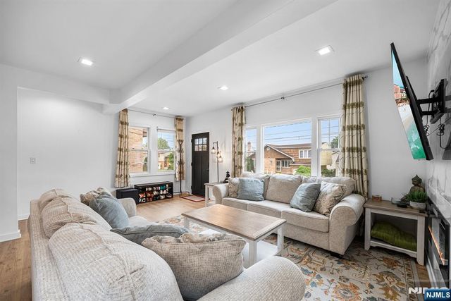 725 4th Street, Secaucus, NJ 07094