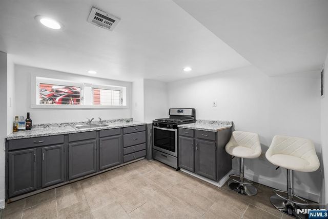 725 4th Street, Secaucus, NJ 07094