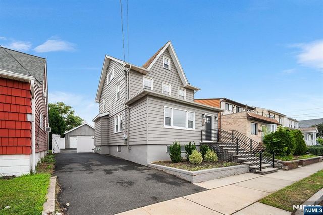 725 4th Street, Secaucus, NJ 07094