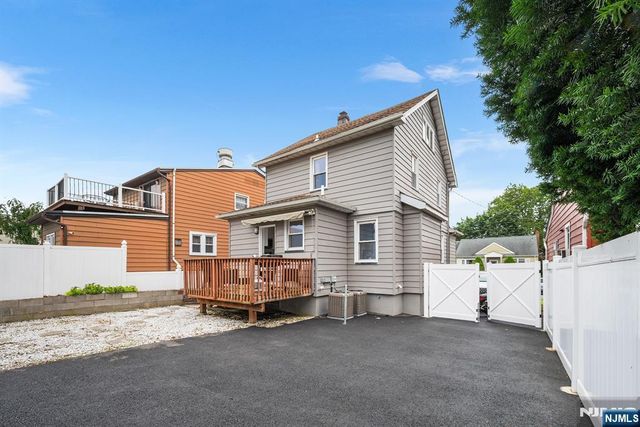 725 4th Street, Secaucus, NJ 07094