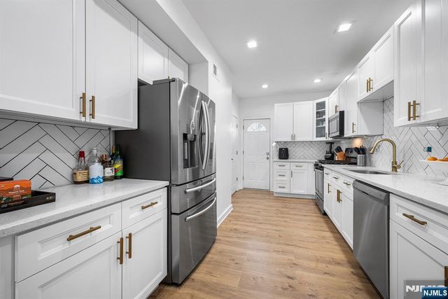 725 4th Street, Secaucus, NJ 07094