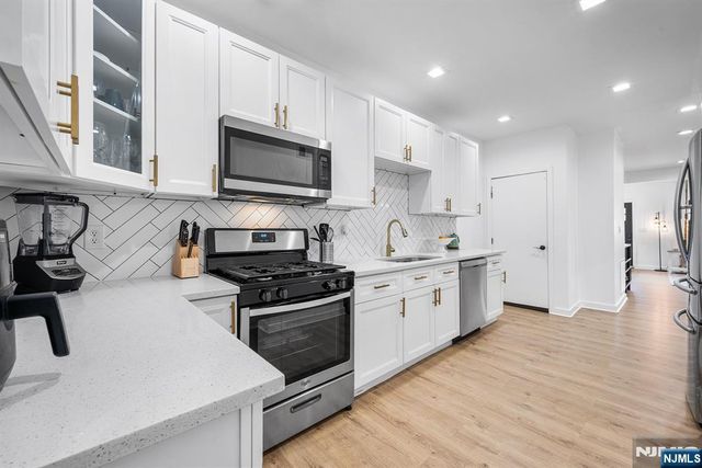 725 4th Street, Secaucus, NJ 07094