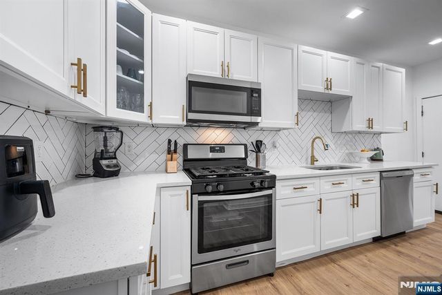 725 4th Street, Secaucus, NJ 07094