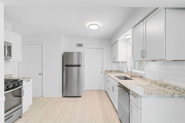 1474 E Portland Street, Springfield, MO 65804