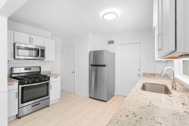 1474 E Portland Street, Springfield, MO 65804