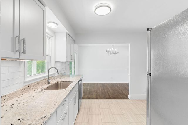 1474 E Portland Street, Springfield, MO 65804