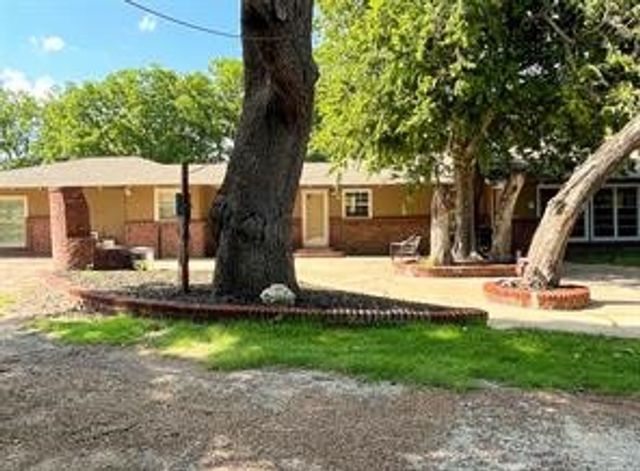 9137 Highway 67 377, Comanche, TX 76442