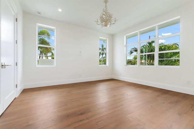 131 Dory Road S, North Palm Beach, FL 33408
