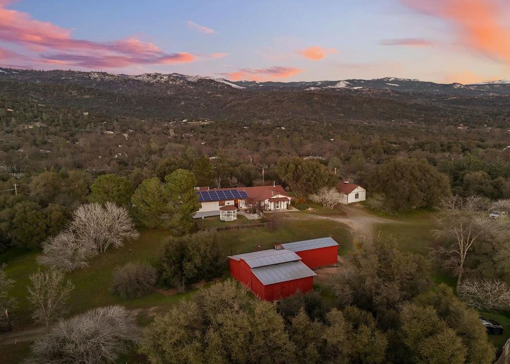 Image 1 of property listing at 44800 Ahwahnee Acres Road, Ahwahnee, CA 93601