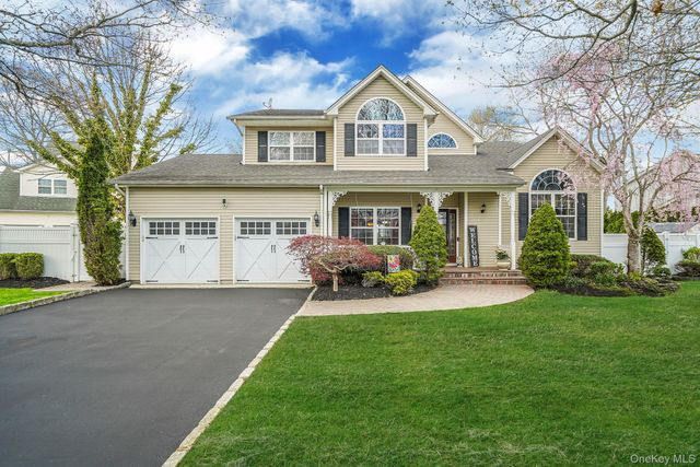 9 Tuthill Creek Drive, Blue Point, NY 11772