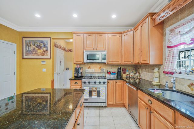 9 Tuthill Creek Drive, Blue Point, NY 11772