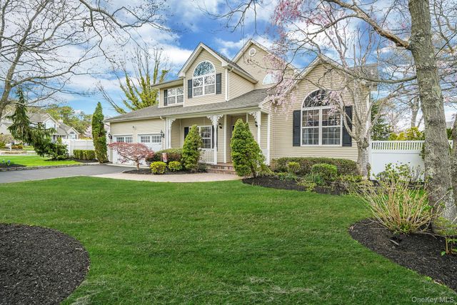 9 Tuthill Creek Drive, Blue Point, NY 11772