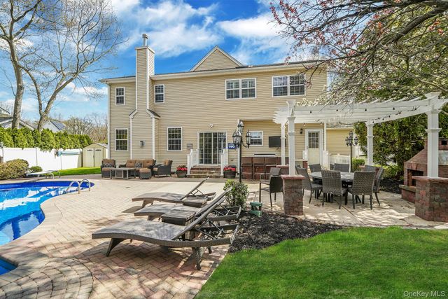 9 Tuthill Creek Drive, Blue Point, NY 11772