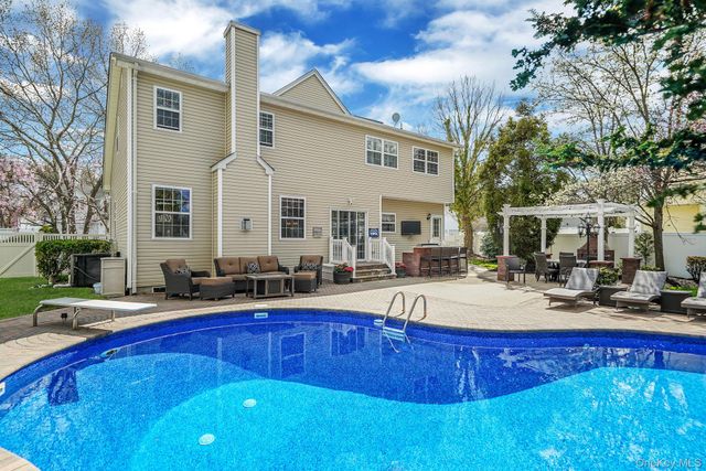 9 Tuthill Creek Drive, Blue Point, NY 11772