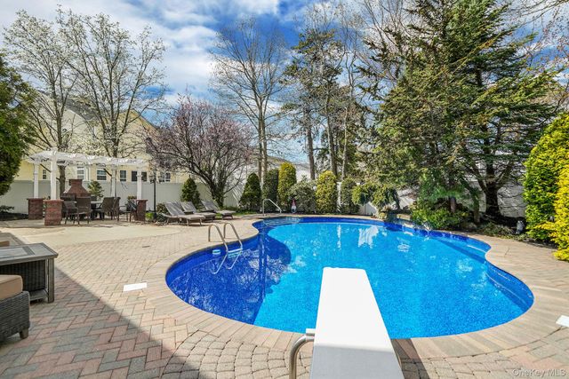 9 Tuthill Creek Drive, Blue Point, NY 11772