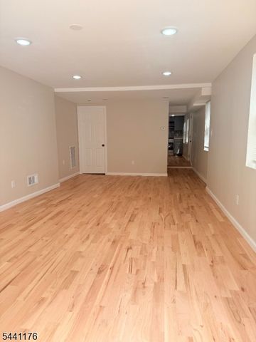 392 S 9th Street, Newark City, NJ 07103