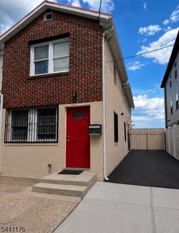 392 S 9th Street, Newark City, NJ 07103