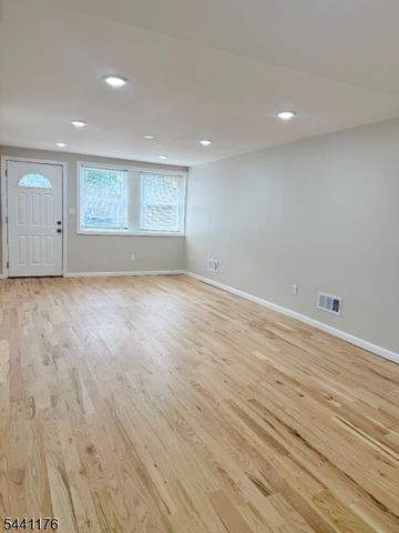 392 S 9th Street, Newark City, NJ 07103